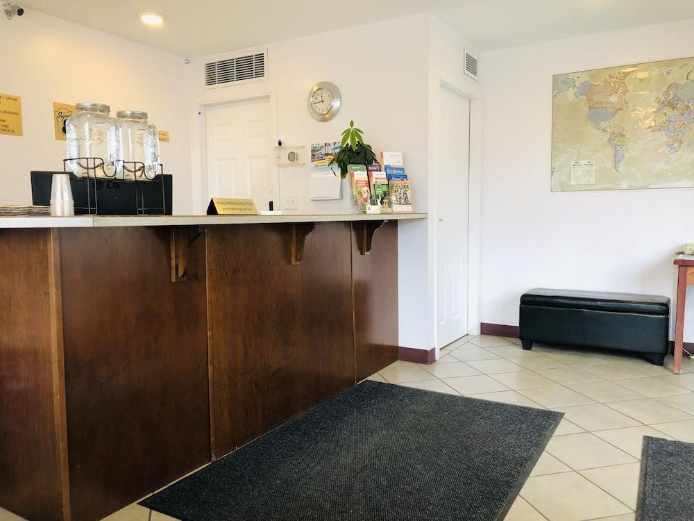 Super 8 By Wyndham Lake Country/Winfield Area Extérieur photo