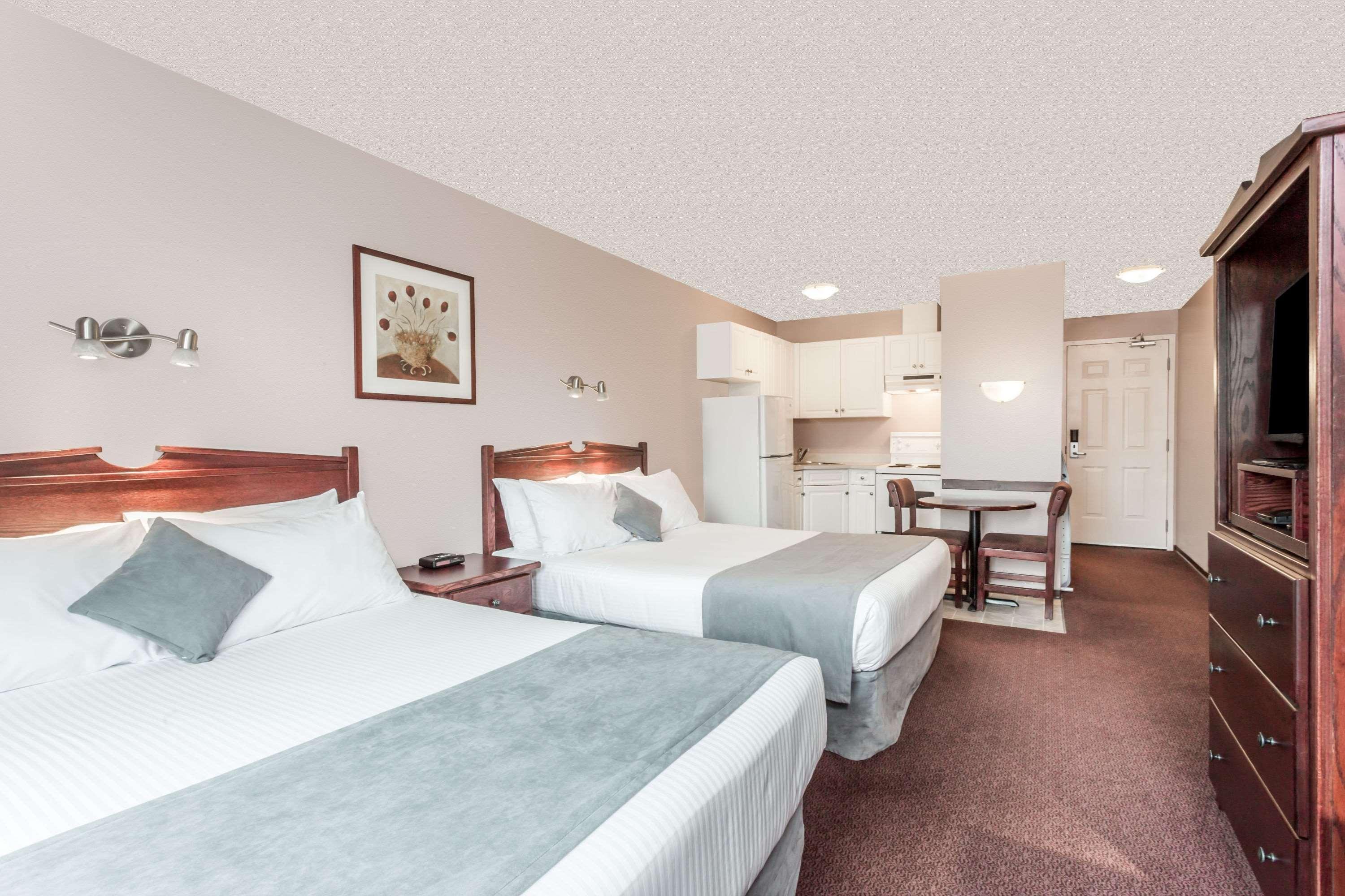 Super 8 By Wyndham Lake Country/Winfield Area Extérieur photo