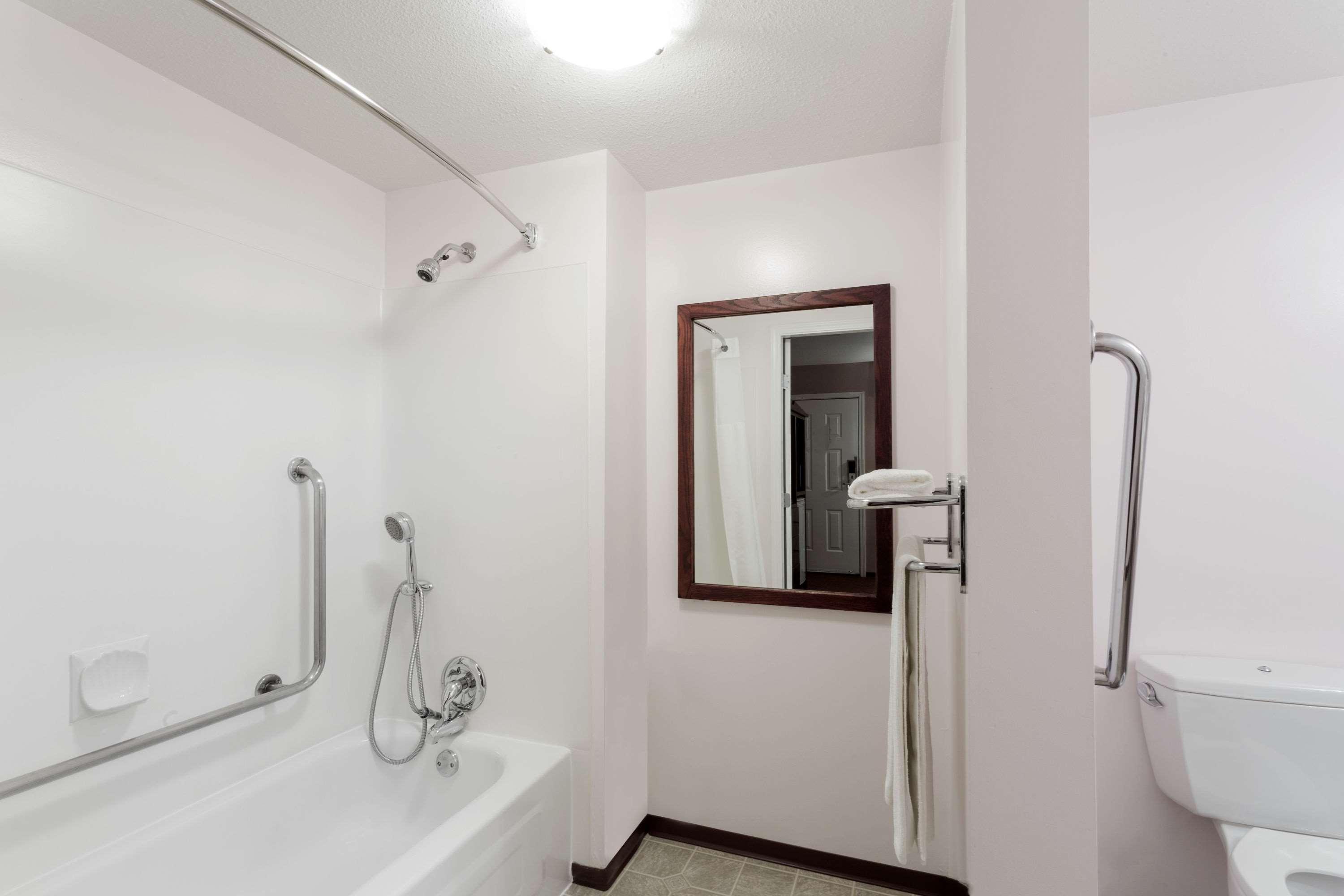 Super 8 By Wyndham Lake Country/Winfield Area Extérieur photo
