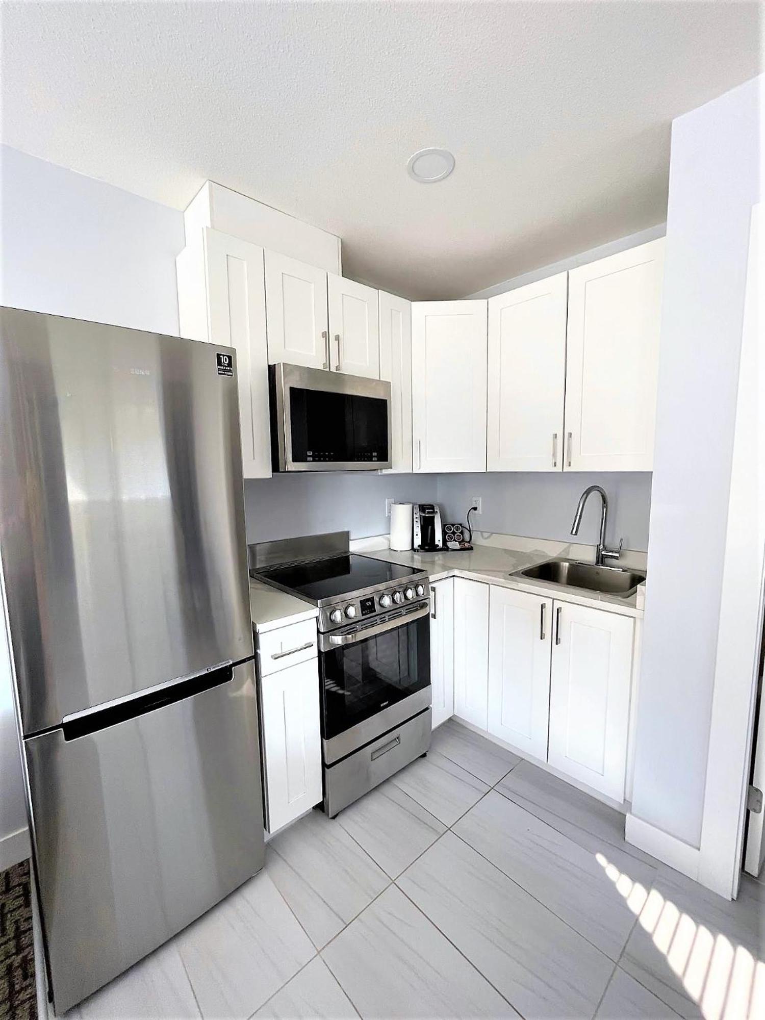Super 8 By Wyndham Lake Country/Winfield Area Extérieur photo