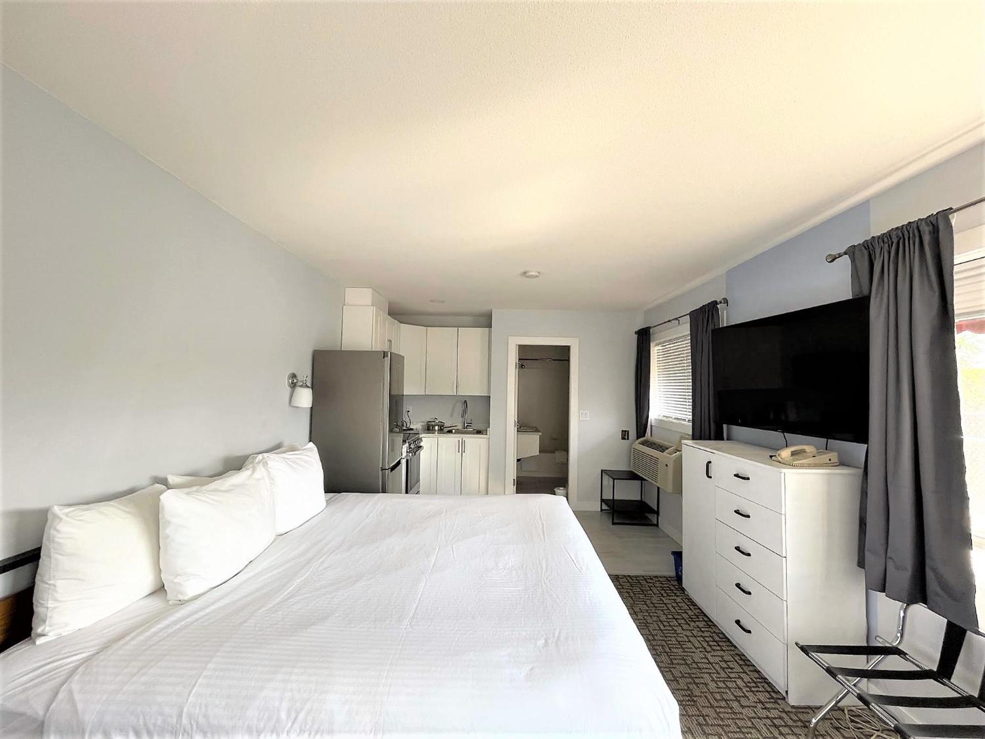Super 8 By Wyndham Lake Country/Winfield Area Extérieur photo
