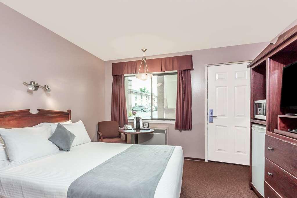 Super 8 By Wyndham Lake Country/Winfield Area Chambre photo