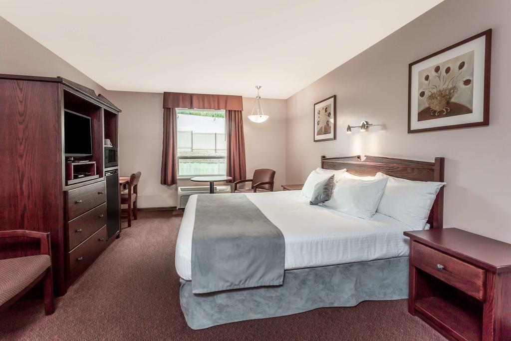 Super 8 By Wyndham Lake Country/Winfield Area Extérieur photo